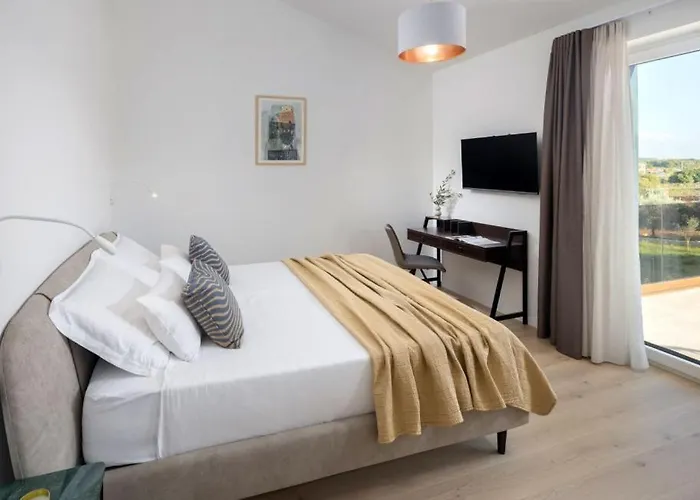 Moia By Guide * Kaštelir