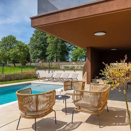 Moia By Guide Kaštelir