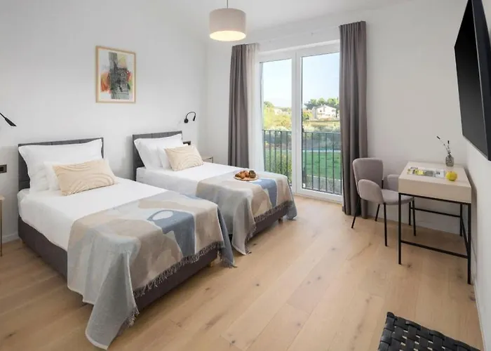 Moia By Guide * Kaštelir